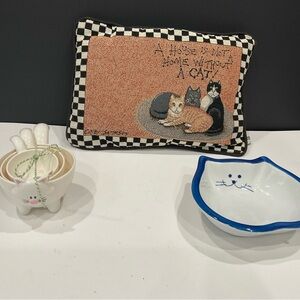 FOR THE CAT LOVER! Lot of 3 SUPER CUTE CAT ITEMS. PILLOW, MEASURING CUPS & BOWL